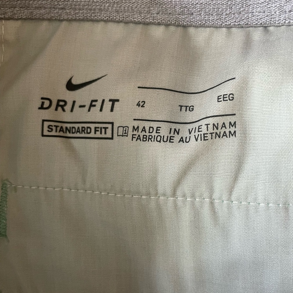 Men's Nike DA4139-316 Golf Shorts, Size UPF 40+, Green, New with Tags - Picture 3 of 12